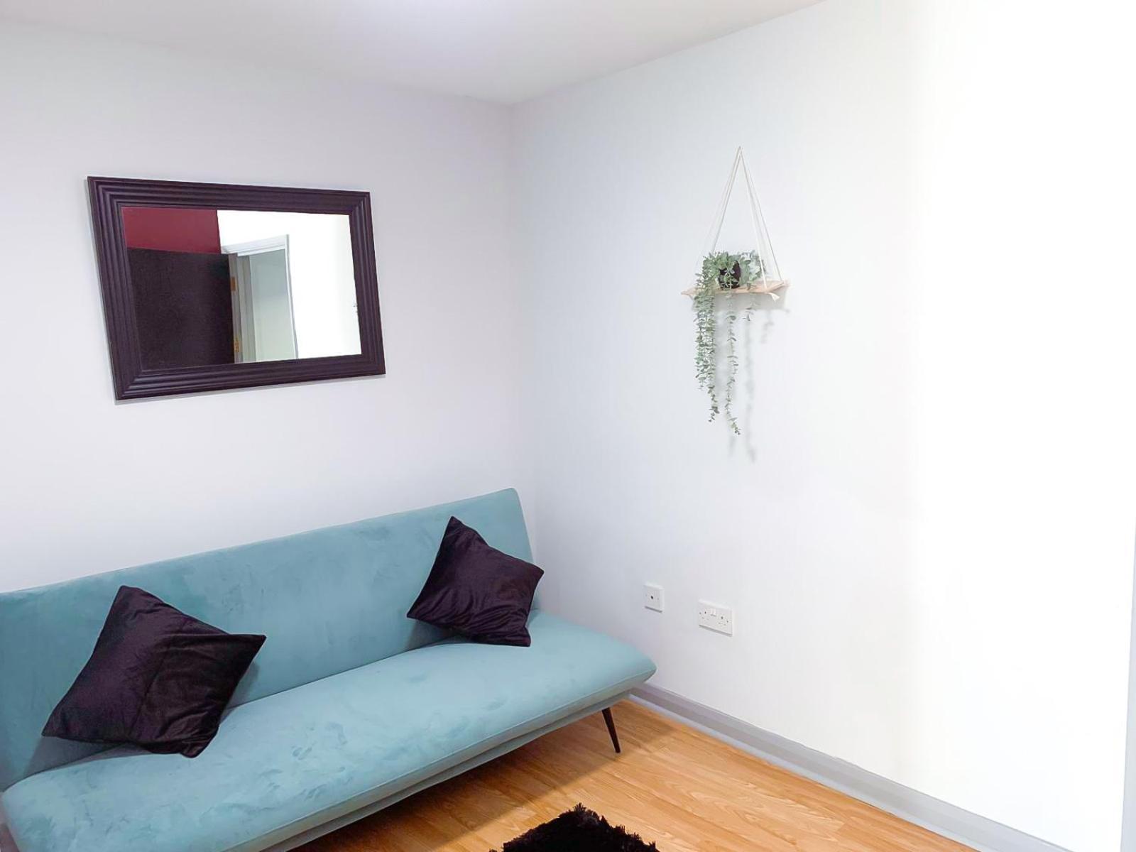 Lovely, Cosy & Central 3 Bed House Near Station กิลลิงแงม ภายนอก รูปภาพ